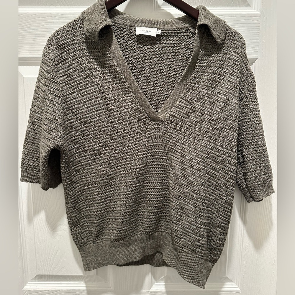 The Reset Olive Gray V-Neck Short Sleeve Sweater (0059)